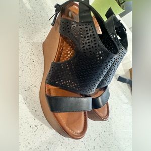 GB black wedges